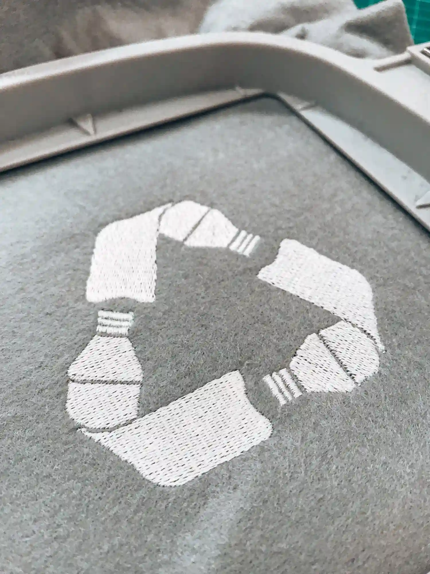 Clothing embroidery 7851